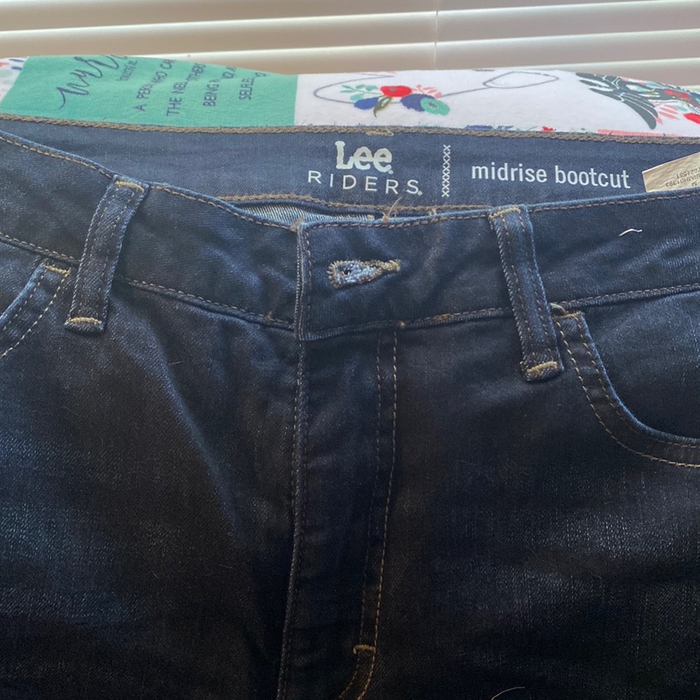 New with tags. Lee mid rise bootcut size 16 inseam 31